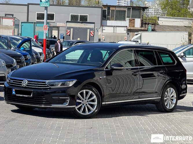 Volkswagen Passat GTE 2015 doar la InterAuto