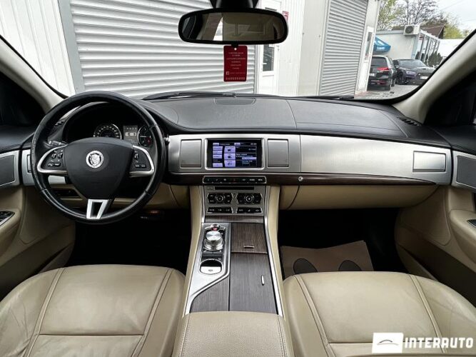 jaguar XF 2012