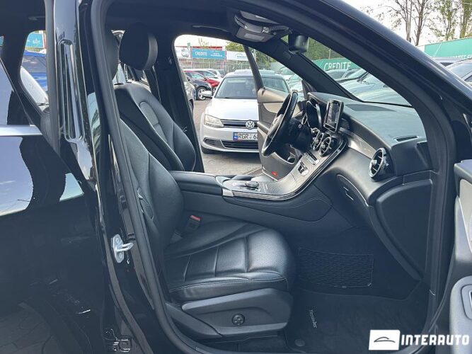 Mercedes GLC 350e 52 mercedes GLC 350e 2019