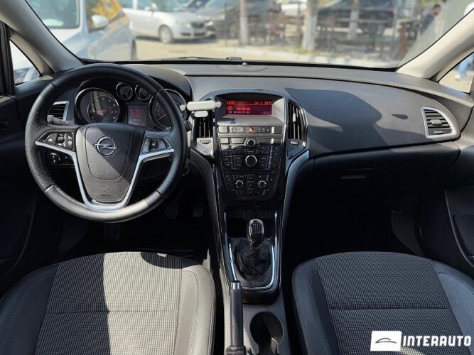 opel Astra 2014