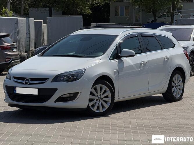 Opel Astra 2014 doar la InterAuto