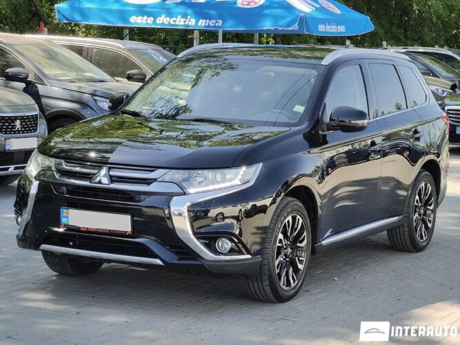 Mitsubishi Outlander 2015 doar la InterAuto
