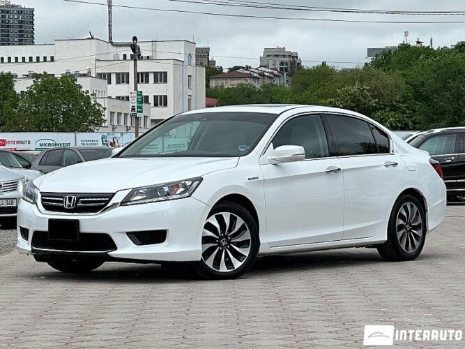 Honda Accord 2015 doar la InterAuto