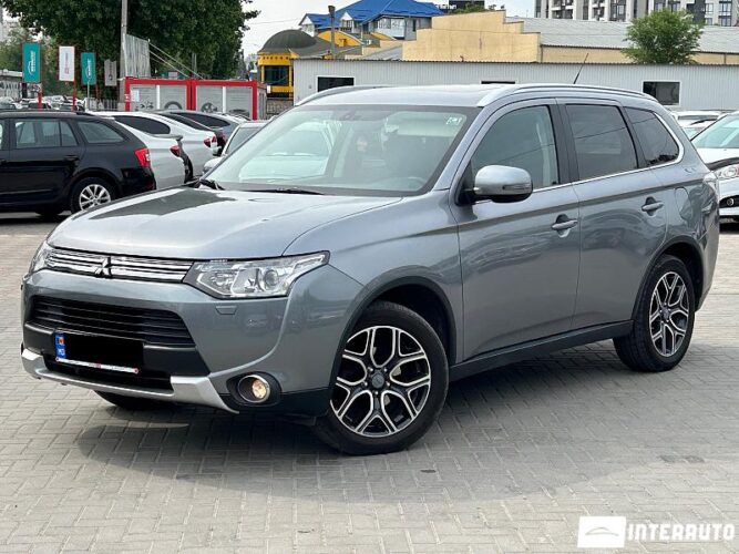 Mitsubishi Outlander 2015 doar la InterAuto