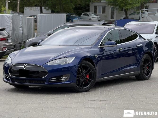 Tesla Model S 2016 doar la InterAuto