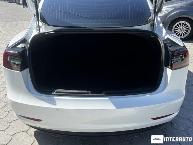 tesla Model 3 2020