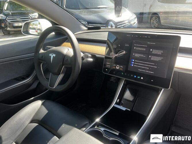 tesla Model 3 2020