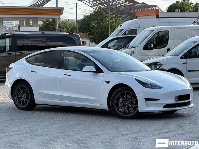 Tesla Model 3 2021 doar la InterAuto