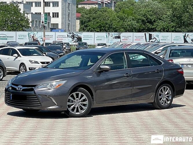 Toyota Camry 2016 doar la InterAuto