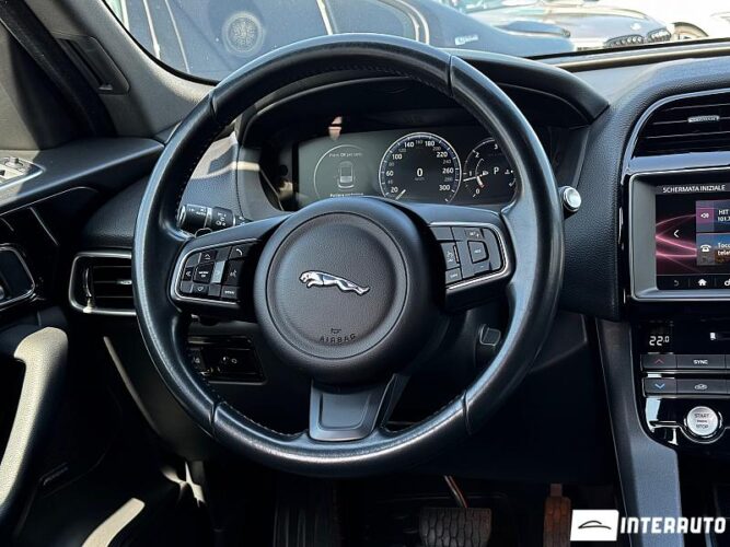 Jaguar F-Pace 42 jaguar F-Pace 2016