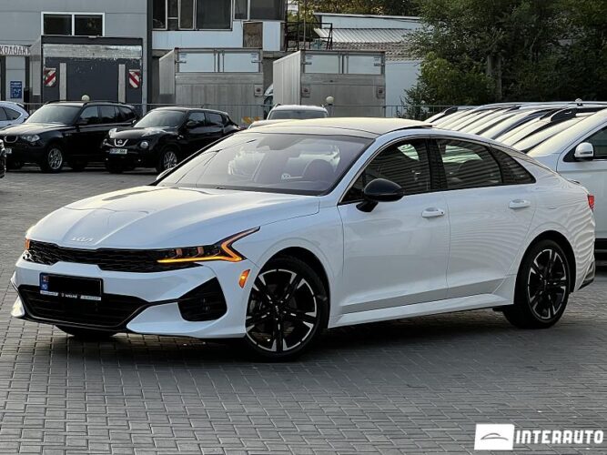 Kia K5 2021 doar la InterAuto