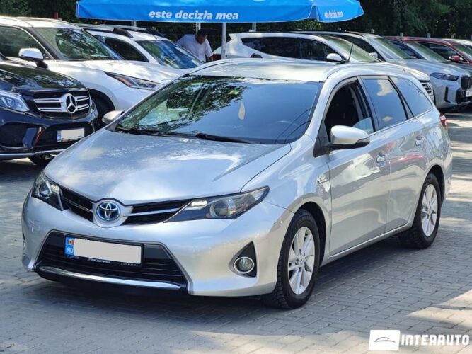 Toyota Auris 2013 doar la InterAuto