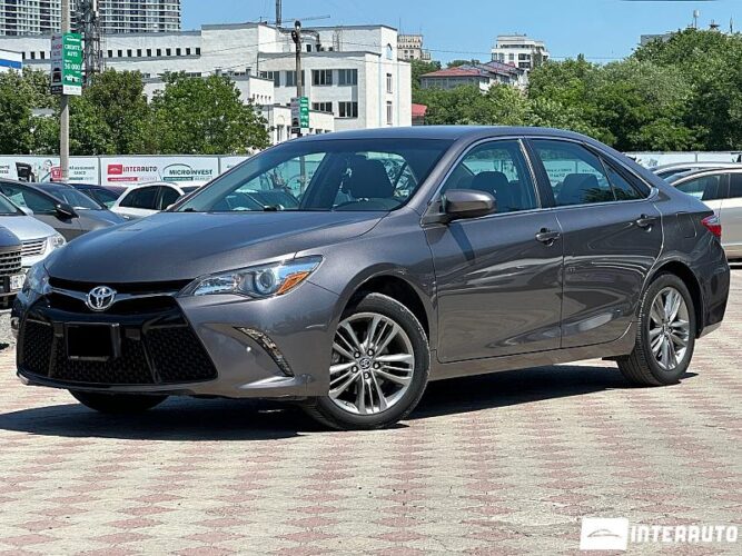Toyota Camry 2015 doar la InterAuto