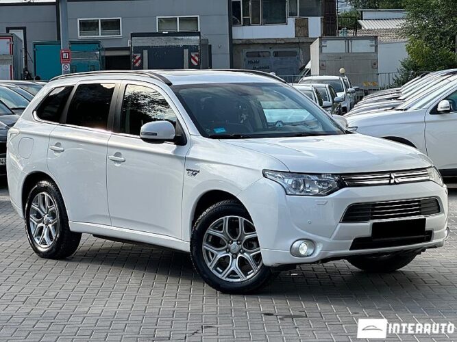 Mitsubishi Outlander 2013 doar la InterAuto