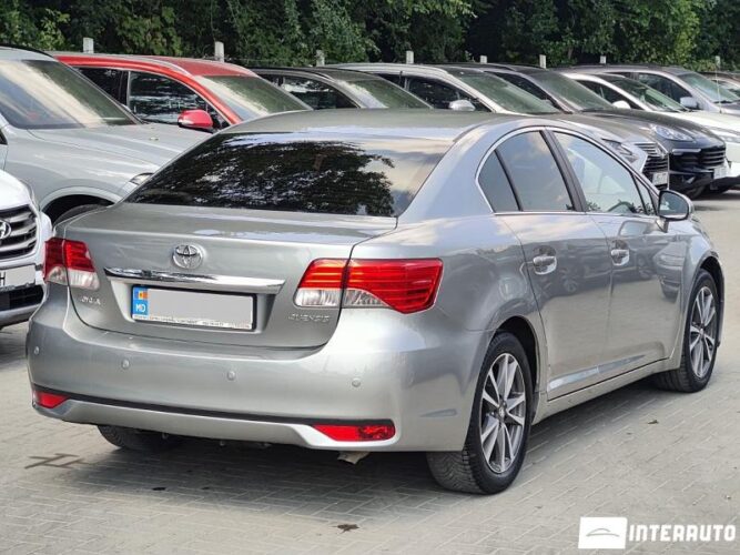 toyota Avensis 2012