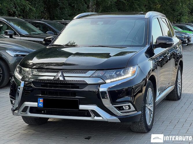 Mitsubishi Outlander 2019 doar la InterAuto