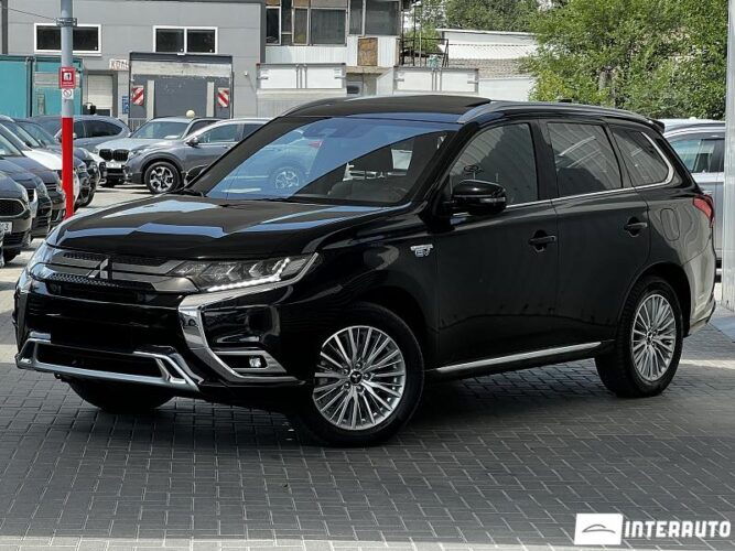 Mitsubishi Outlander 2018 doar la InterAuto