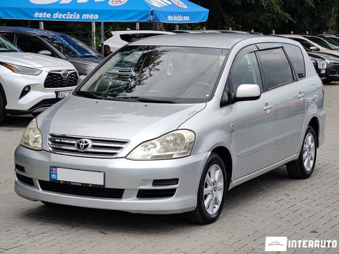 Toyota Avensis Verso 2004 doar la InterAuto