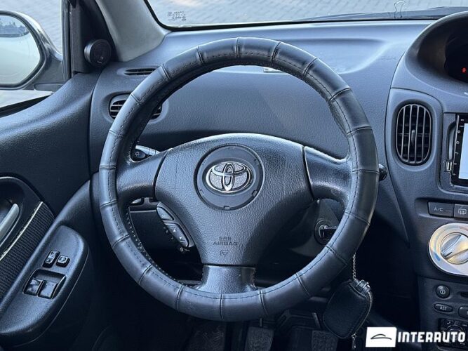 toyota Yaris Verso 2004