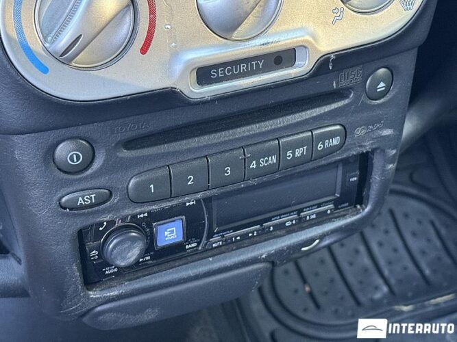 toyota Yaris Verso 2004