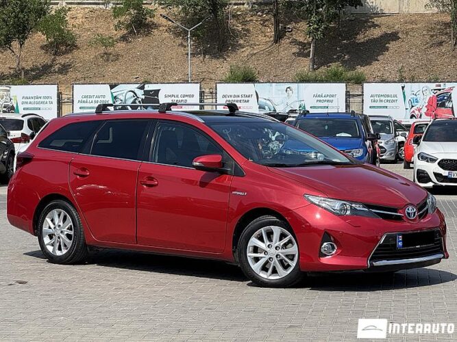 Toyota Auris 2014 doar la InterAuto