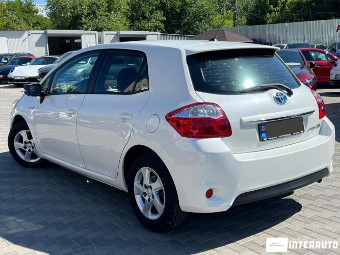 toyota Auris 2011