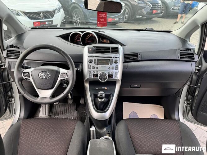 toyota Corolla Verso 2011
