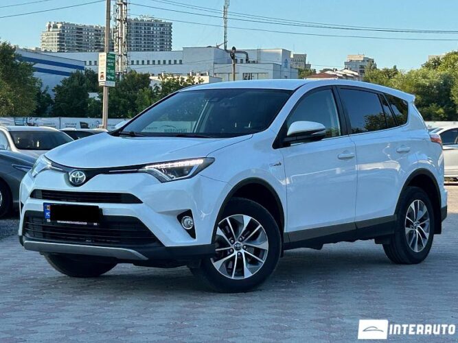Toyota Rav-4 2017 doar la InterAuto