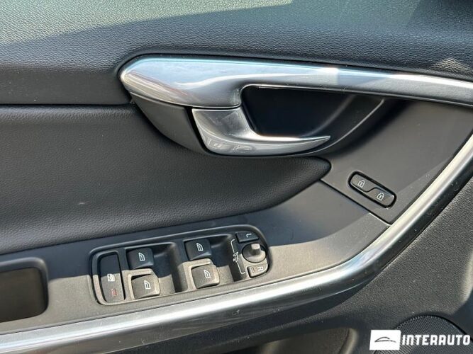 Volvo XC 60 34 interauto-car