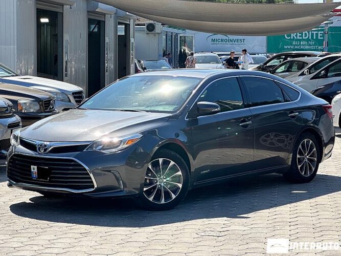 Toyota Avalon 2016 doar la InterAuto