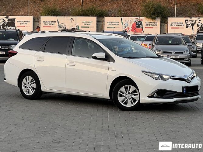Toyota Auris 2015 doar la InterAuto