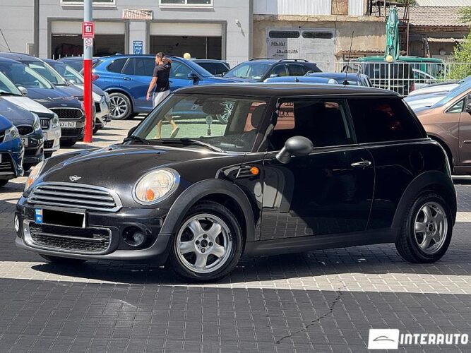 Mini Cooper 2013 doar la InterAuto