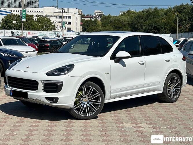 Porsche Cayenne S Hybrid 2016 doar la InterAuto