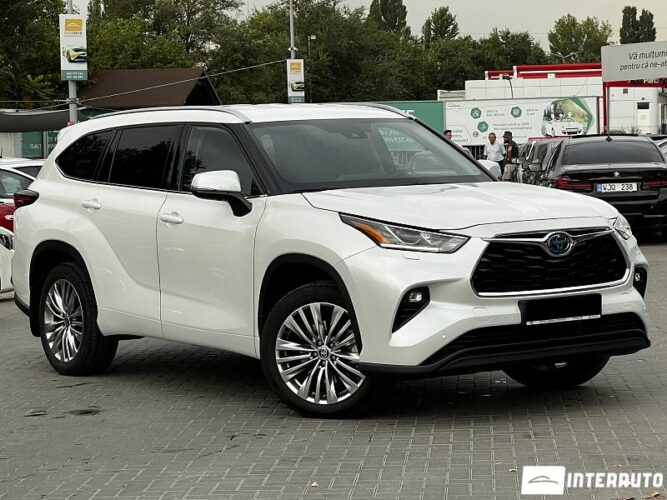 Toyota Highlander 2024 doar la InterAuto