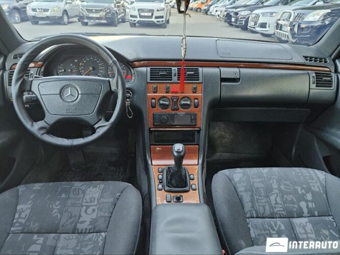 Mercedes E 200 32 mercedes E 200 1997