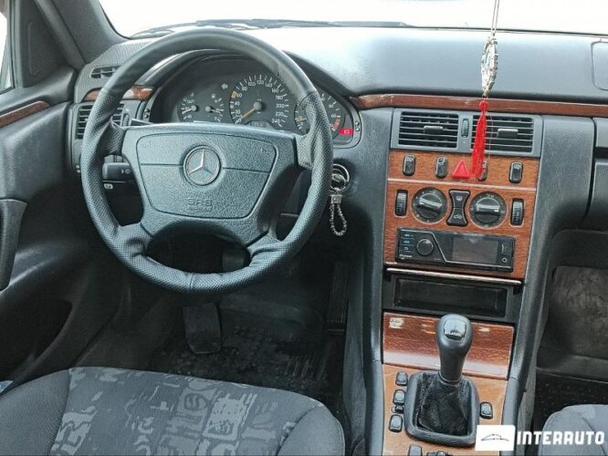 Mercedes E 200 36 mercedes E 200 1997