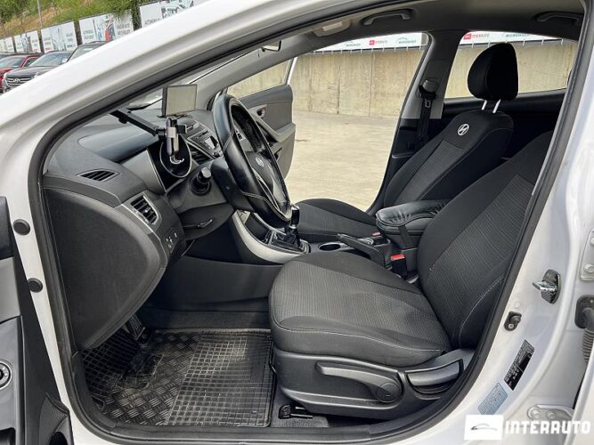 Hyundai Elantra 35 hyundai Elantra 2014