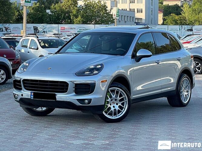 Porsche Cayenne S Hybrid 2016 doar la InterAuto