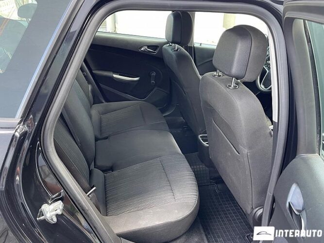 Opel Astra 44 opel Astra 2011