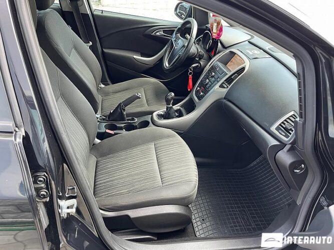 Opel Astra 45 opel Astra 2011