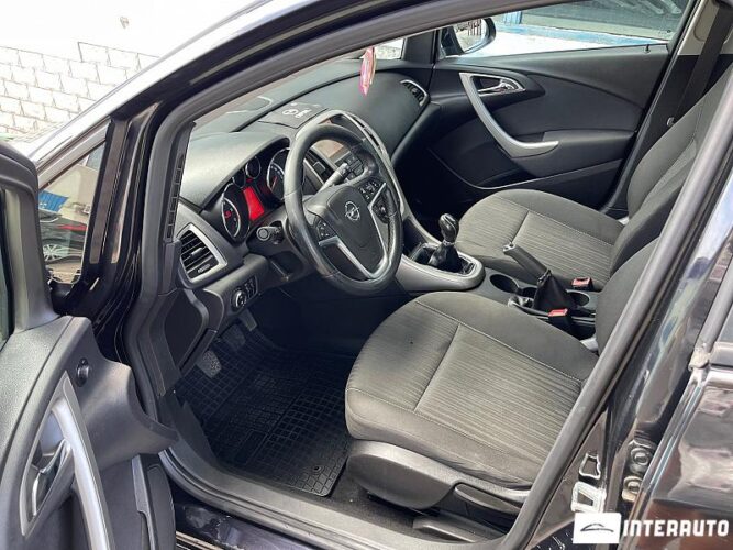 Opel Astra 39 opel Astra 2011