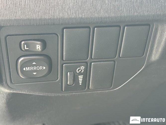 Toyota Prius 49 toyota Prius 2012