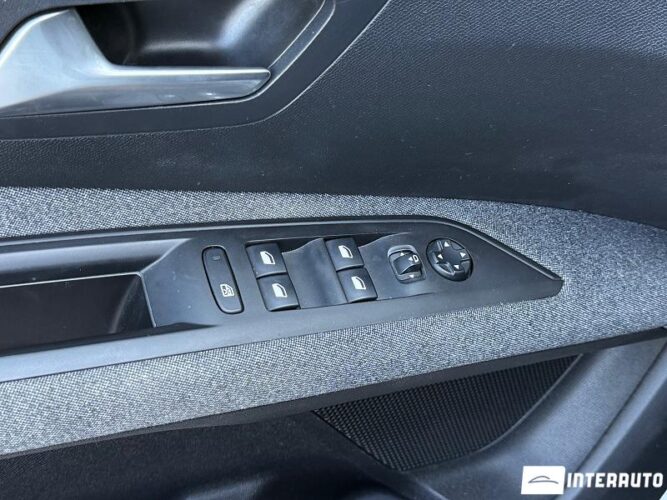 Peugeot 3008 32 peugeot 3008 2020