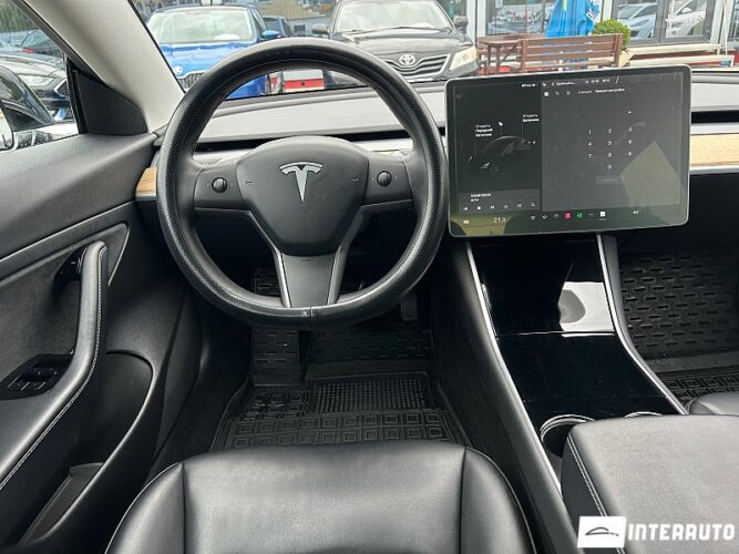 tesla Model 3 2020