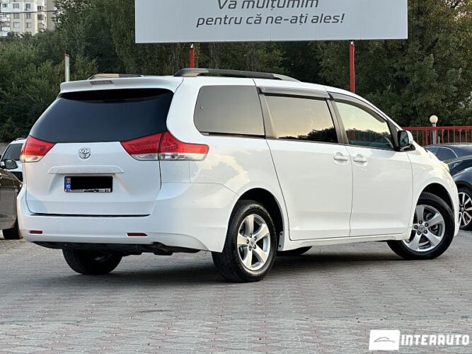 toyota Sienna 2011