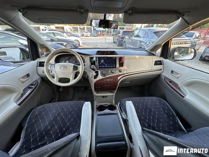 toyota Sienna 2011