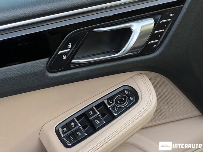 Porsche Macan 52 porsche Macan 2020