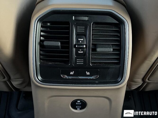 Porsche Macan 46 porsche Macan 2020