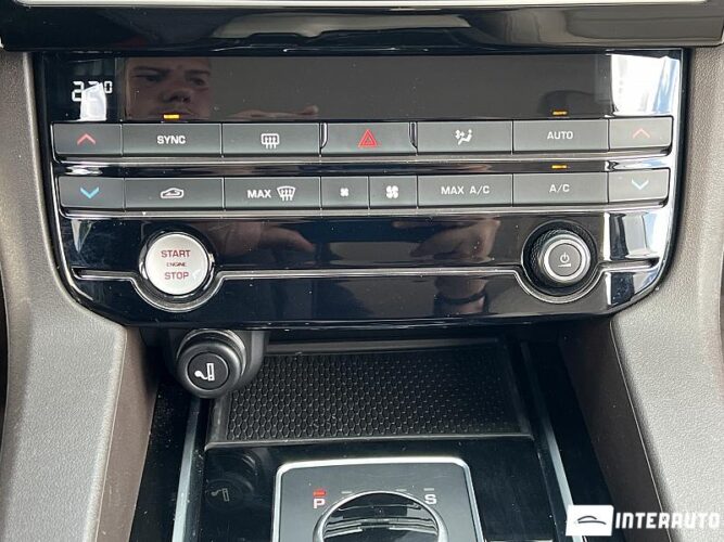 Jaguar F-Pace 39 jaguar F-Pace 2016