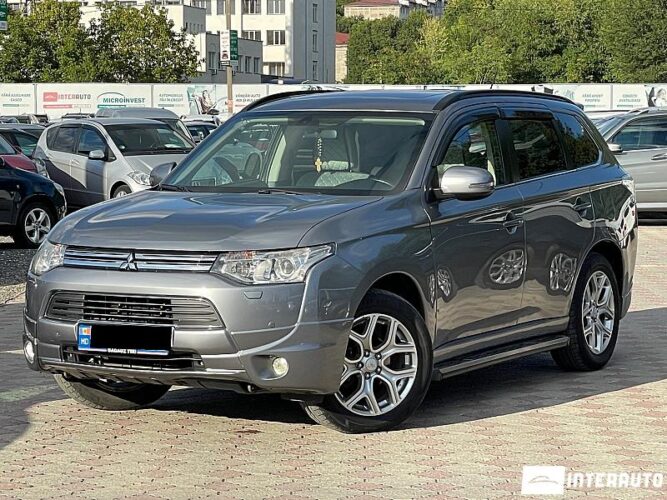 Mitsubishi Outlander 2014 doar la InterAuto
